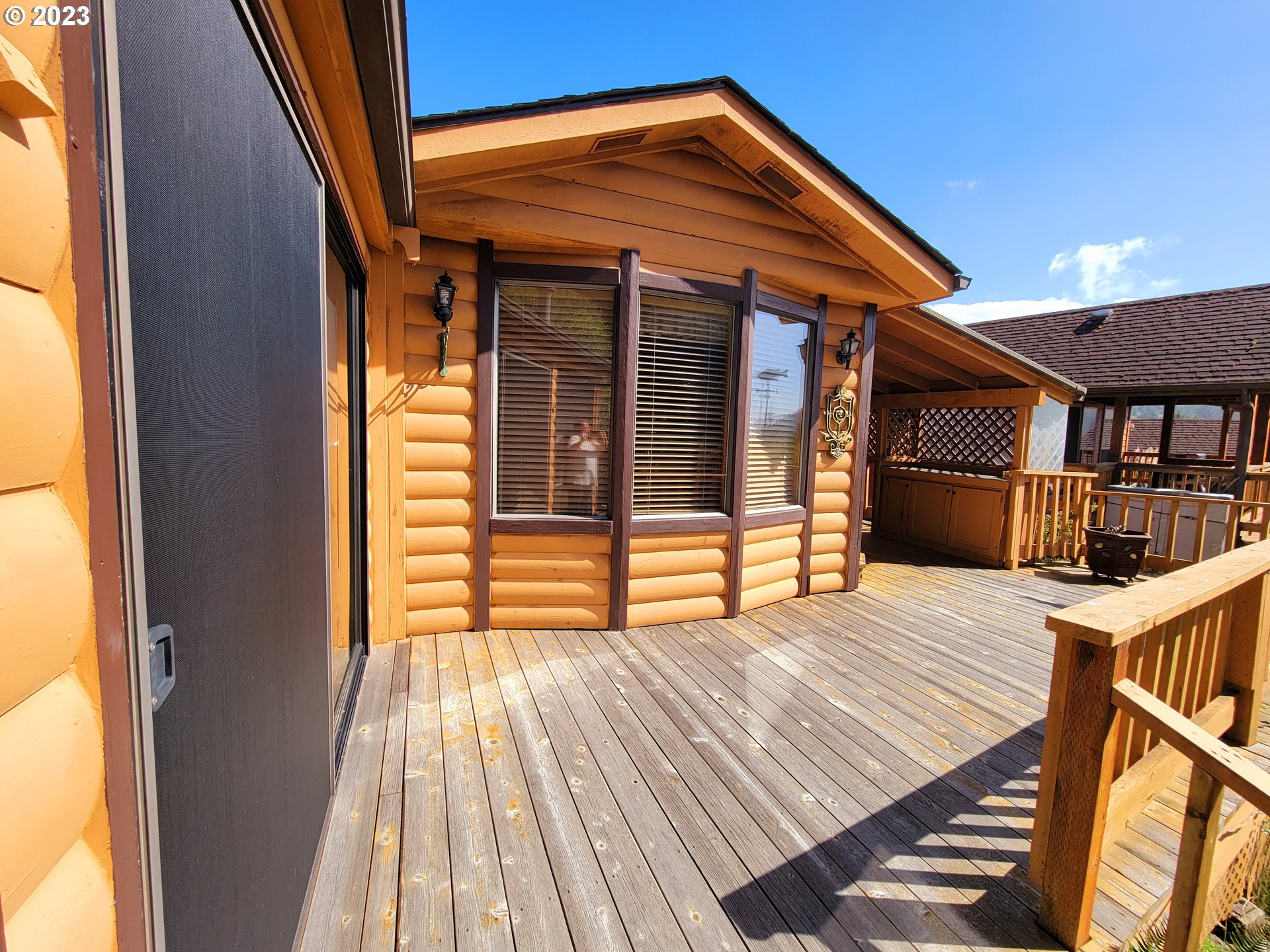 19921 Whaleshead Road, Unit OV8 Brookings, OR 97415 - Photo 14 of 48 a balcony view with a hardwood floor