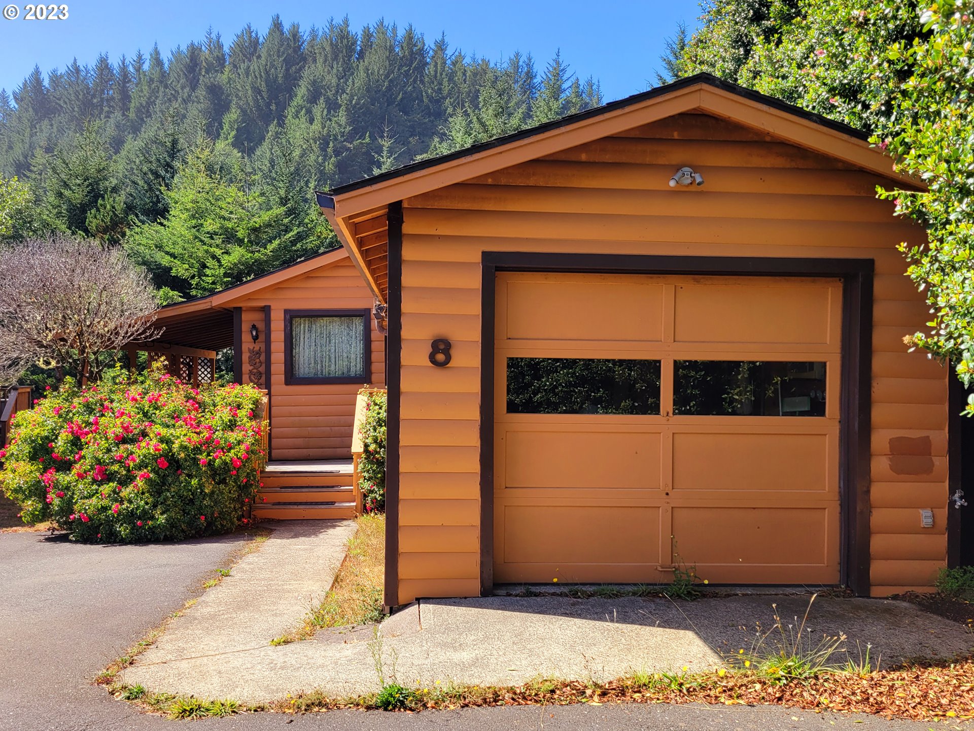 19921 Whaleshead Road, Unit OV8 Brookings, OR 97415 - Photo 4 of 48 a front view of a house with a garden