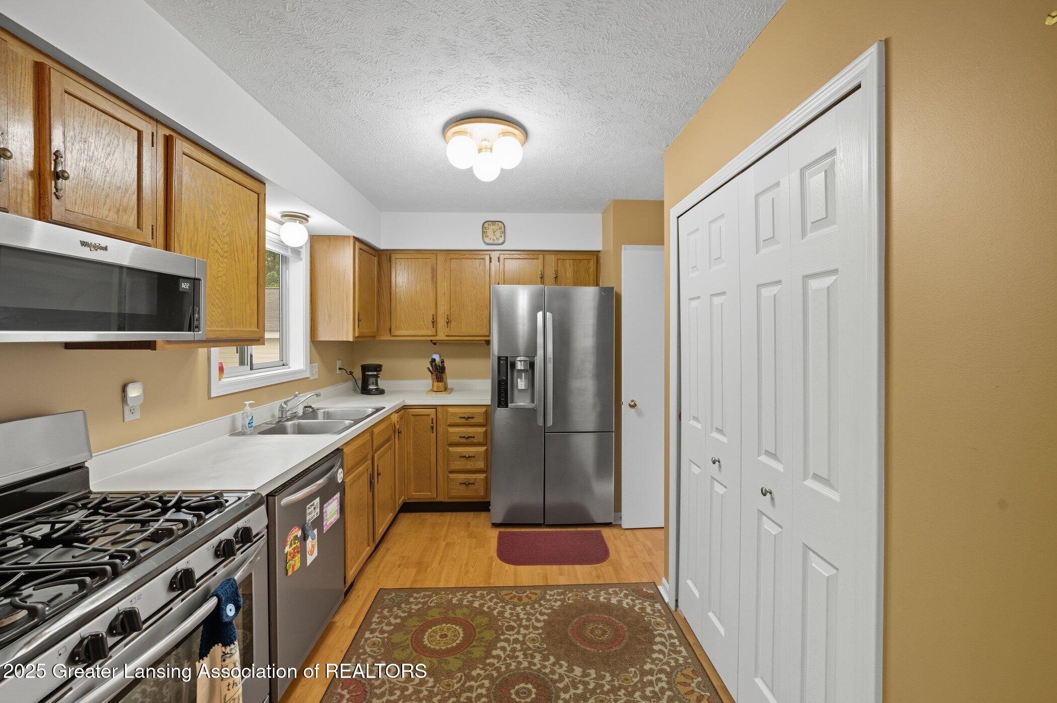 1664 Pepper Ridge Drive Haslett, MI 48840 - Photo 6 of 13 1664 Pepper Ridge Dr 11