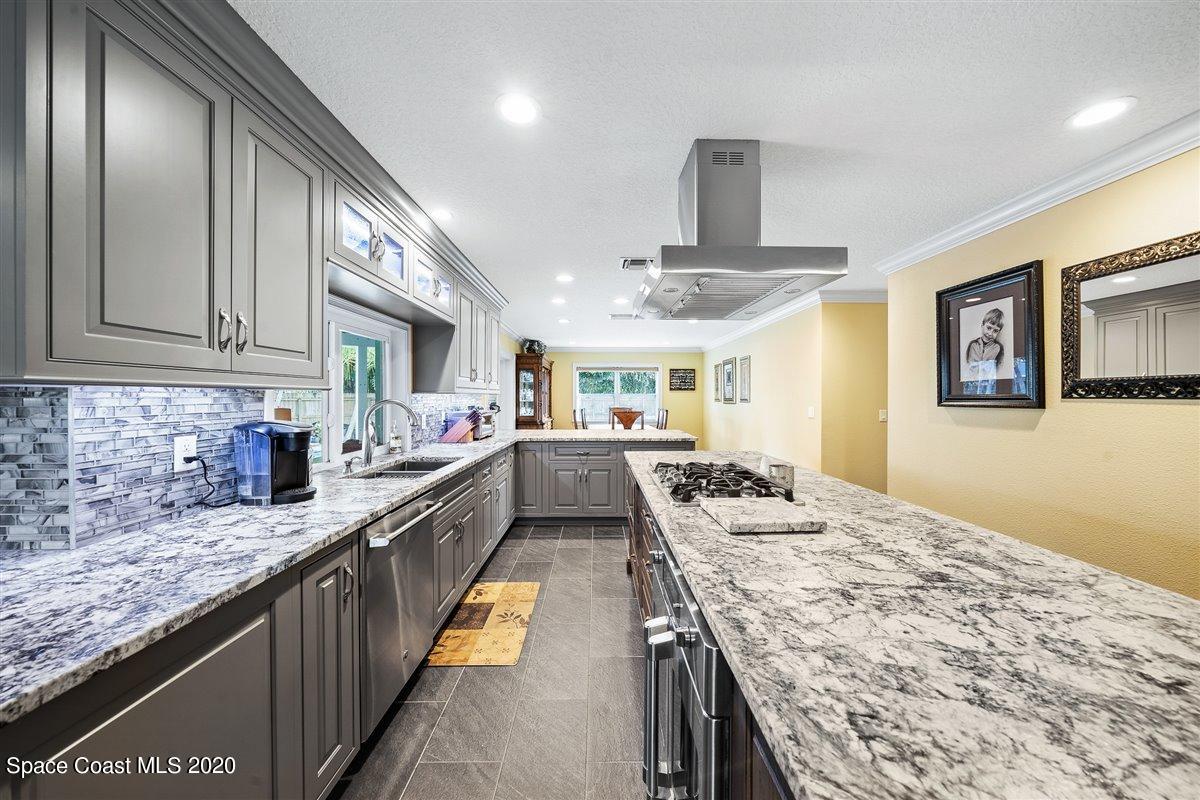 459 Carriage Road Satellite Beach, FL 32937 - Photo 14 of 34 Kitchen 11