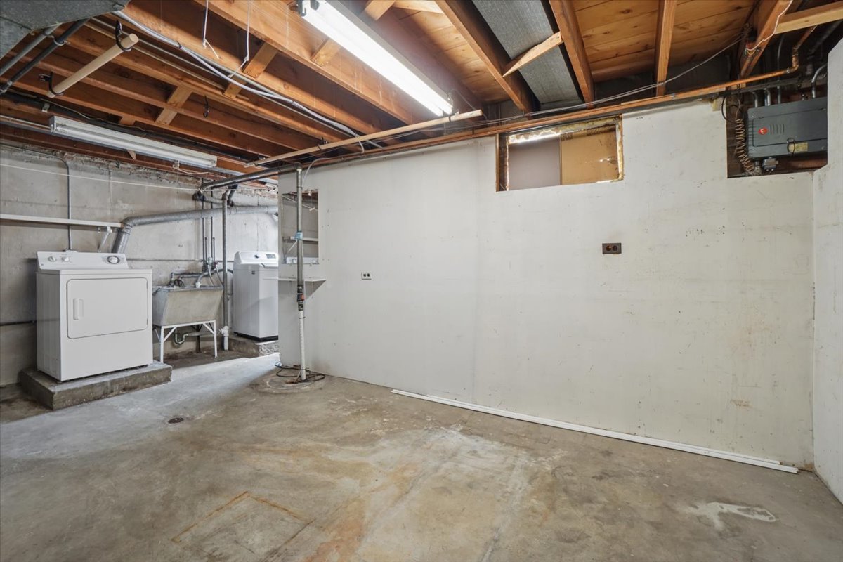 9115 Gross Point Road Skokie, IL 60077 - Photo 11 of 13 Gallery Image 11
