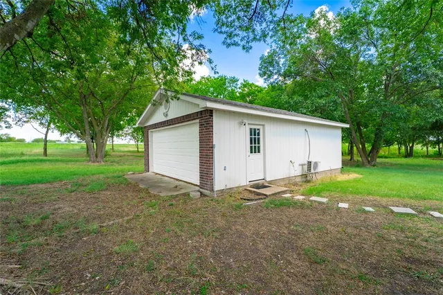 $649,000 | 135 Kirkpatrick Road, Ennis, TX 75119