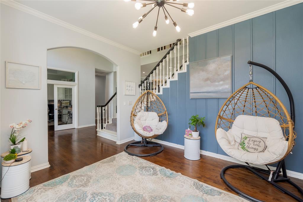 135 Kirkpatrick Road Ennis, TX 75119 - Photo 6 of 40 a view of a hallway with furniture