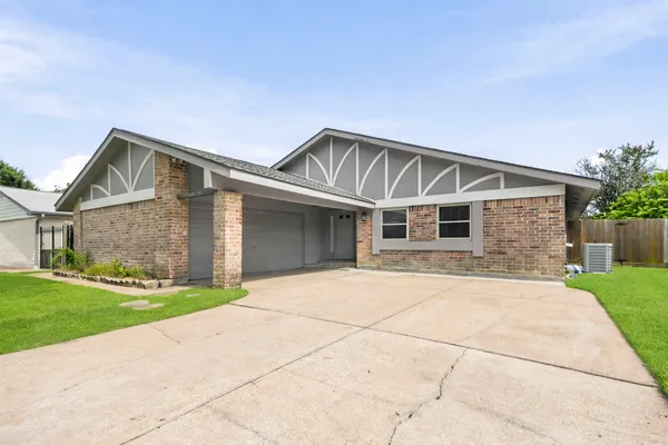 $2,500 | 830 Seacliff Drive, Houston, TX 77062