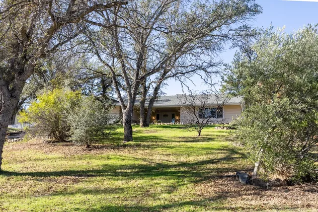 a view of a fountain in front of a house