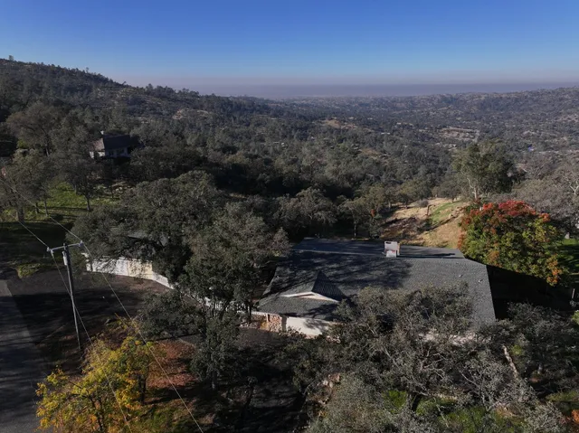 a view of a city street view