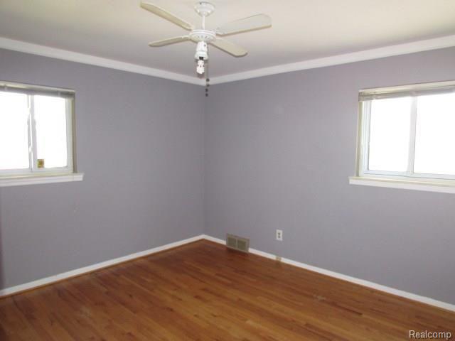 24924 Beck Avenue Eastpointe, MI 48021 - Photo 11 of 18 261-958747-bed.jpg