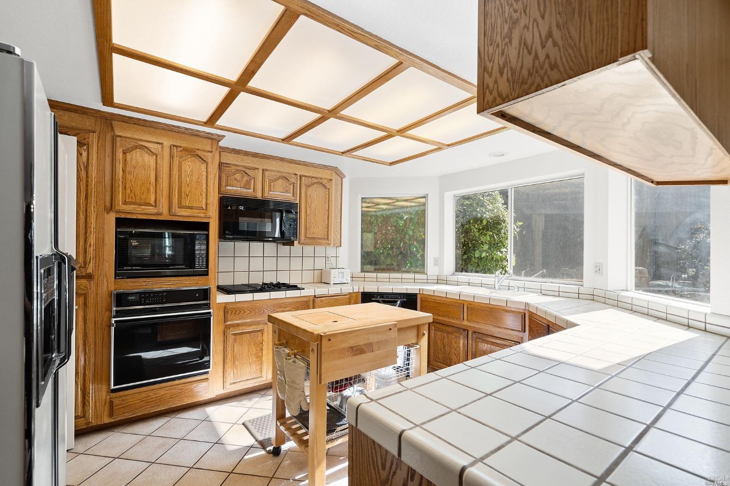3525 Fieldcrest Avenue Fairfield, CA 94534 - Photo 11 of 31 a kitchen with a sink and appliances