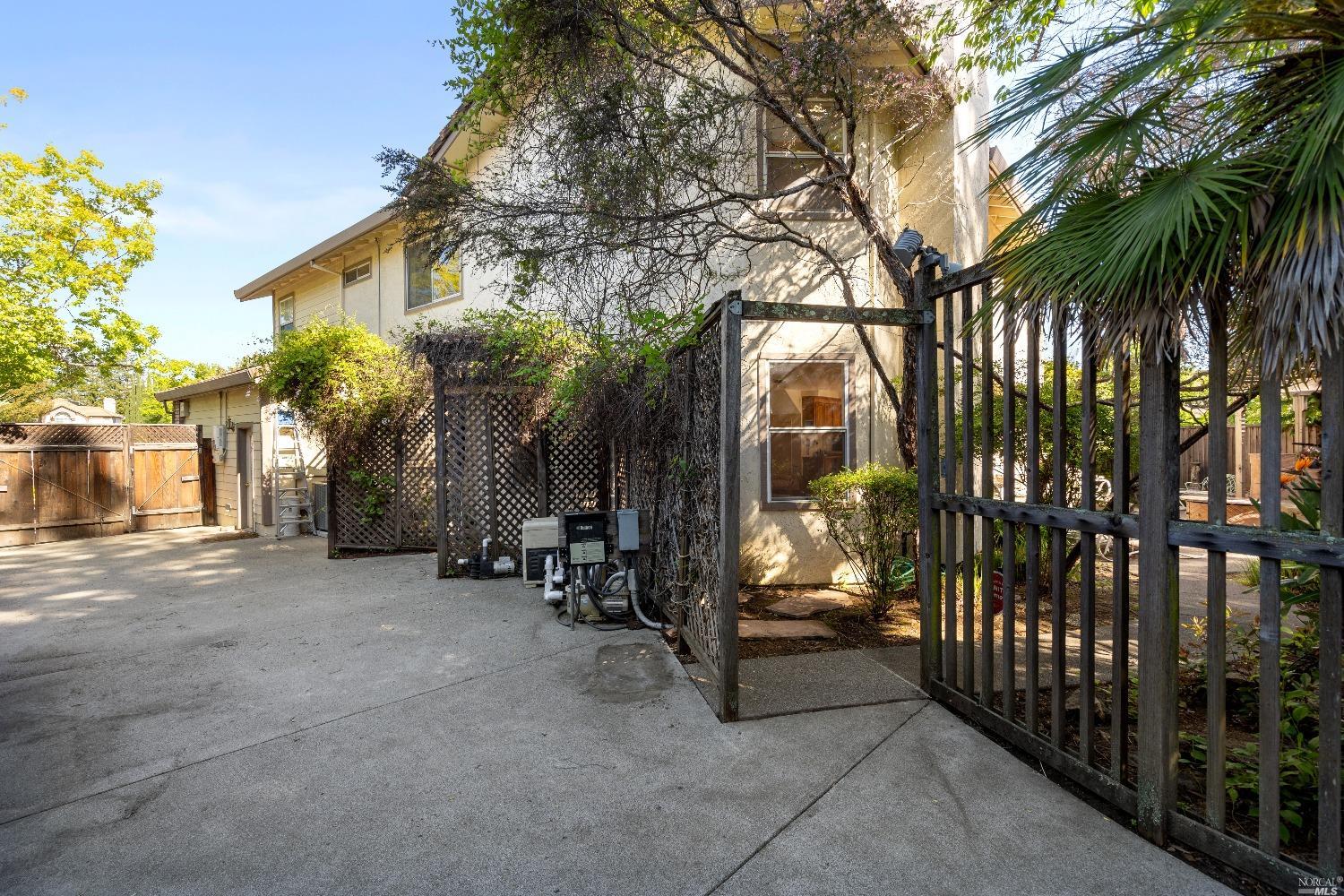 3525 Fieldcrest Avenue Fairfield, CA 94534 - Photo 18 of 31 a view of a house with a patio