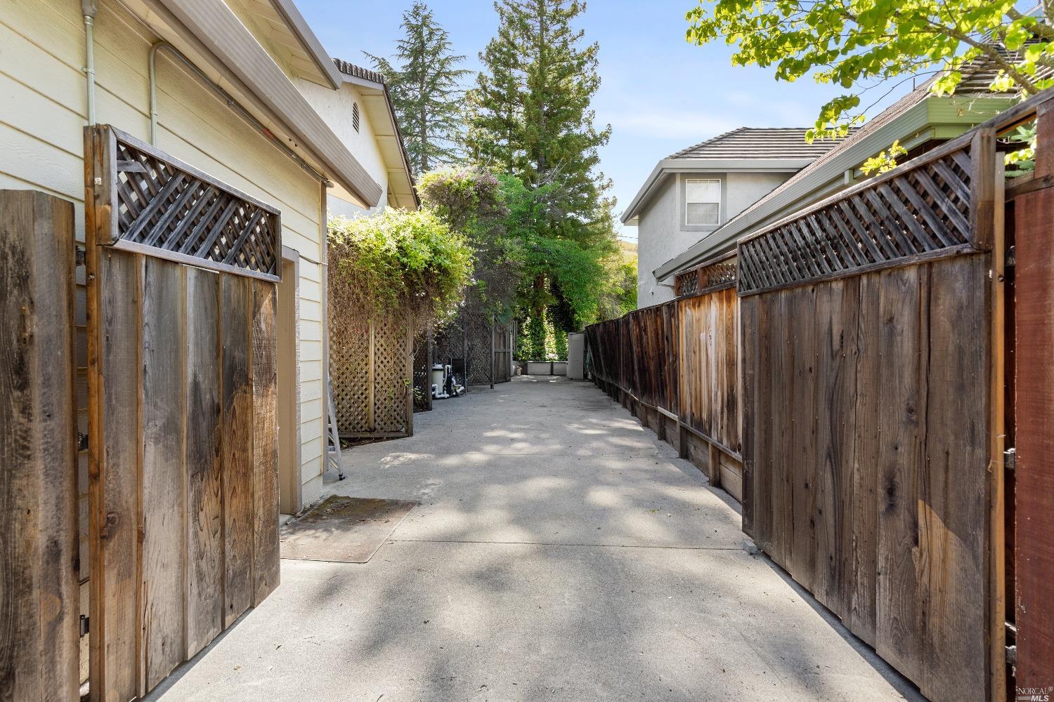 3525 Fieldcrest Avenue Fairfield, CA 94534 - Photo 19 of 31 a view of a pathway of a house with wooden fence