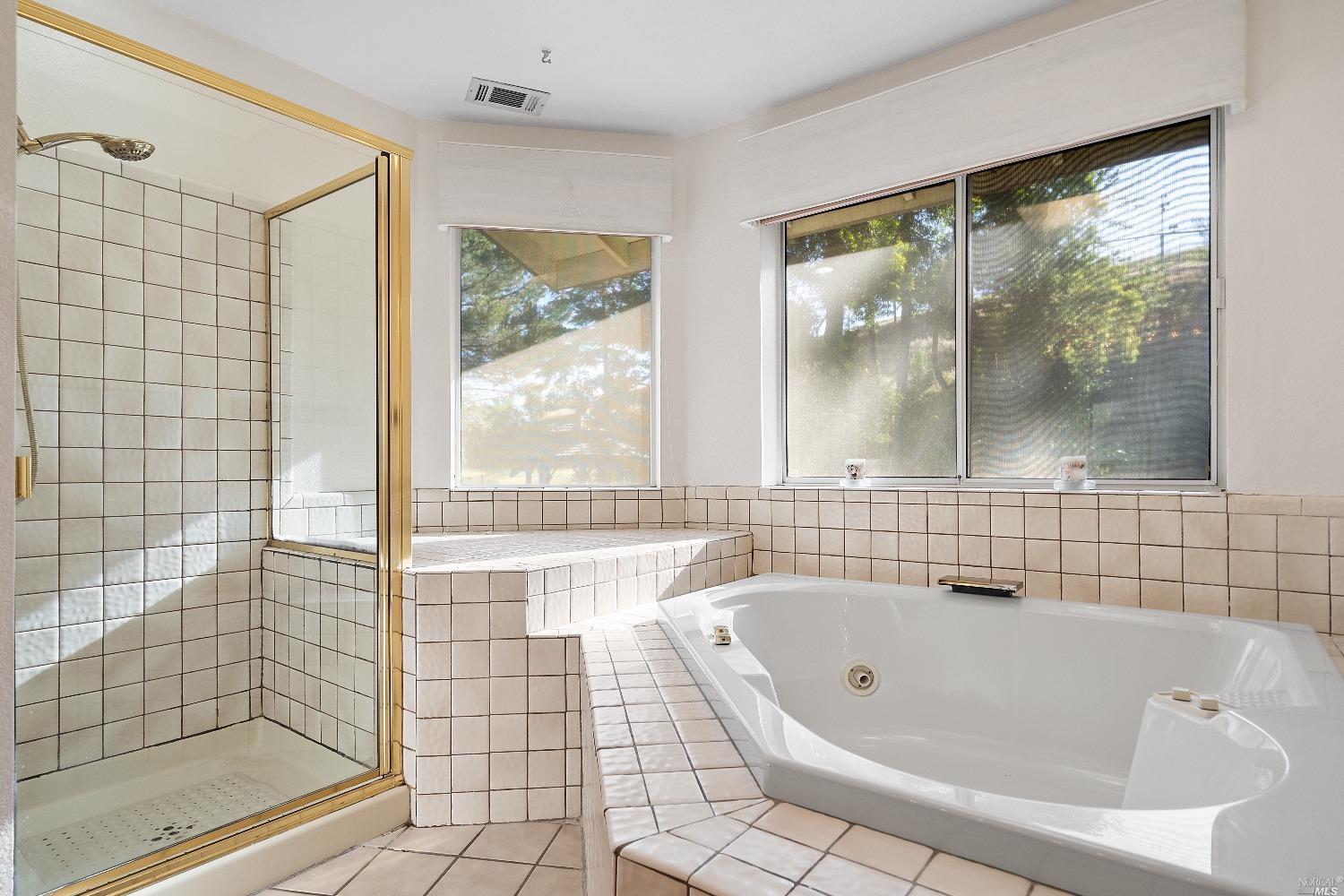 3525 Fieldcrest Avenue Fairfield, CA 94534 - Photo 23 of 31 a bathroom with a bathtub and shower