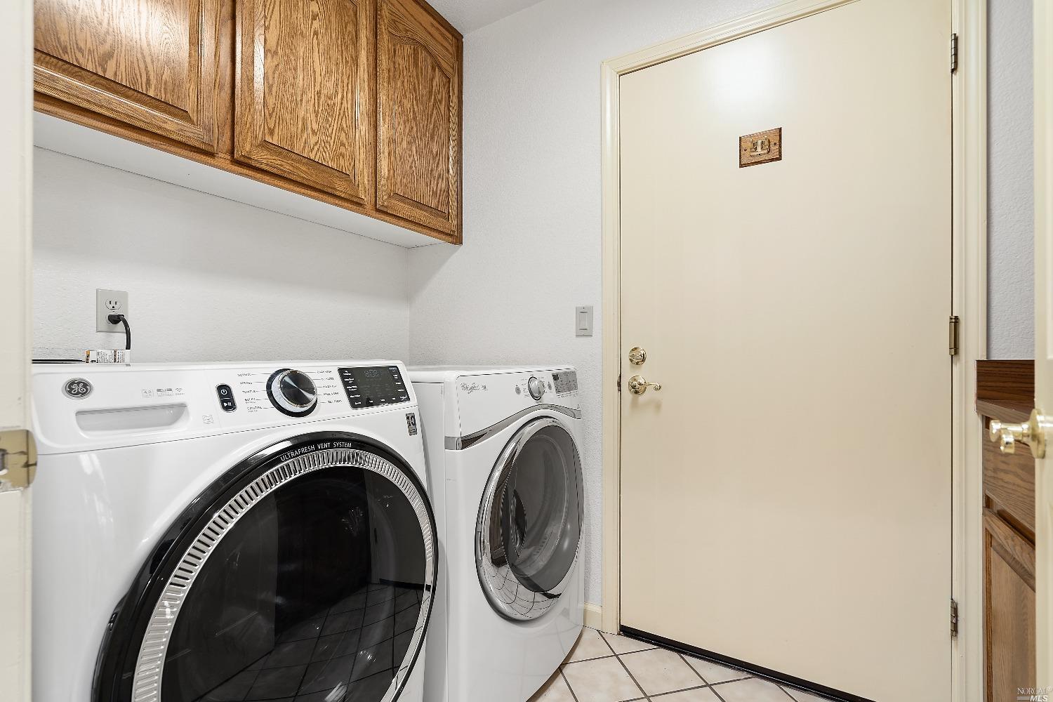 3525 Fieldcrest Avenue Fairfield, CA 94534 - Photo 29 of 31 a utility room with dryer and washer
