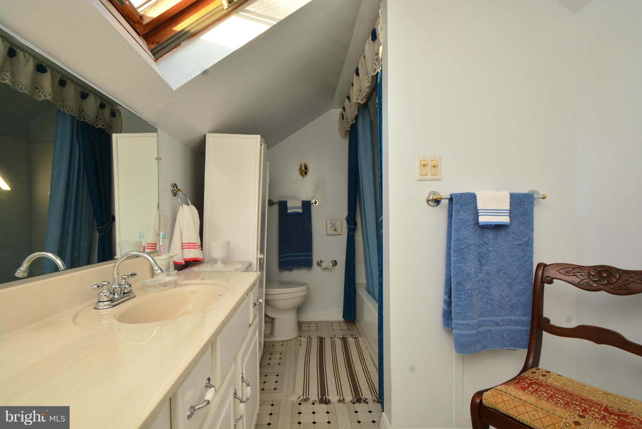 2110 Riverview Road Baltimore, MD 21221 - Photo 21 of 30 Bath (Master)