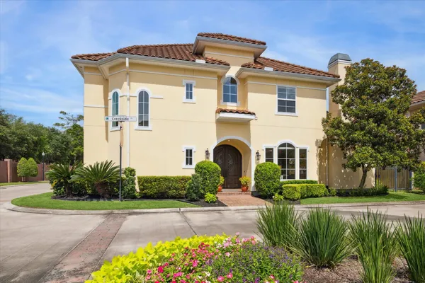 $1,019,000 | 86 South Creekside Court, Houston, TX 77055