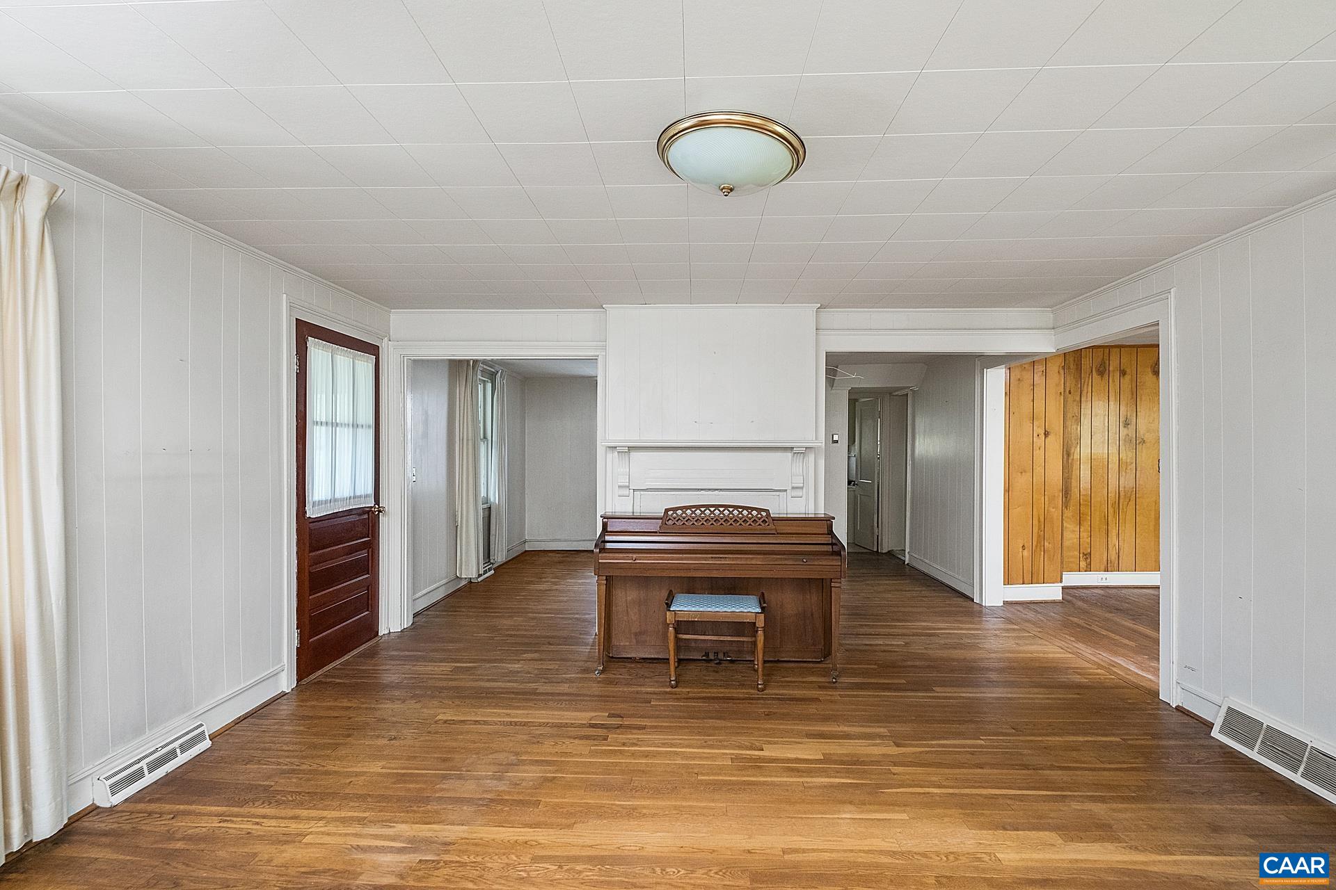 165 Shiloh Loop Faber, VA 22938 - Photo 23 of 33 a view of livingroom with furniture and wooden floor