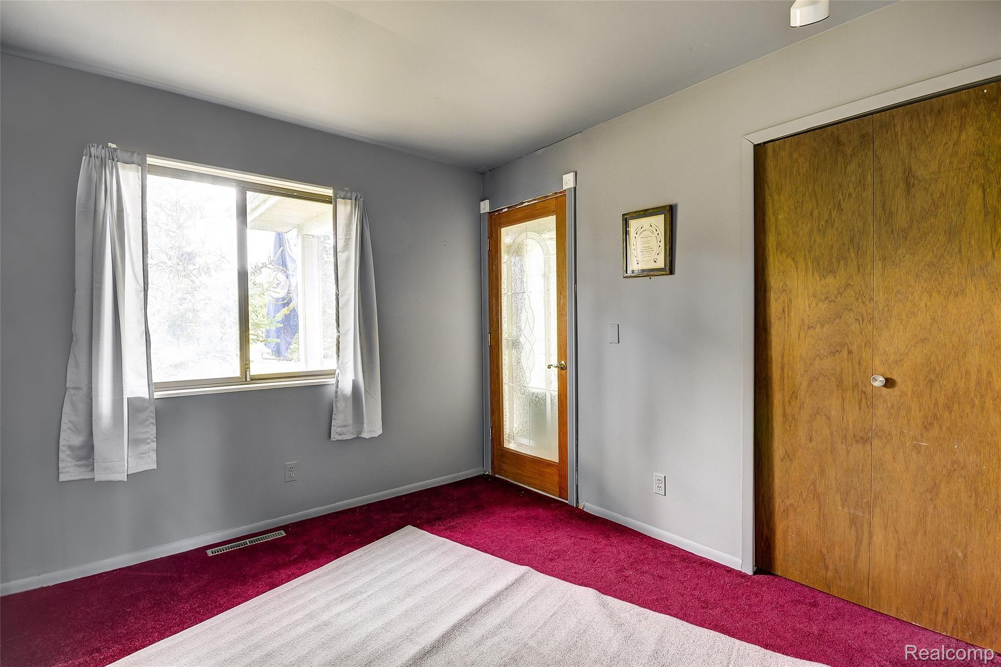 8110 Linden Road Fenton, MI 48430 - Photo 29 of 58 Entry Level Bedroom 3
