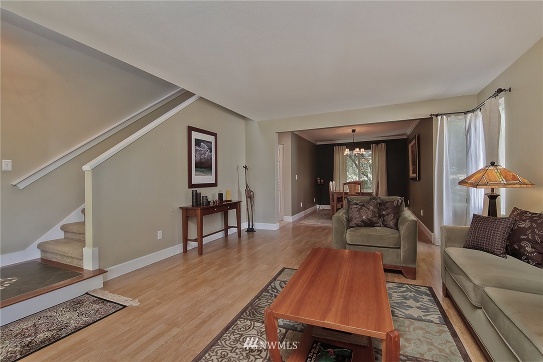 15619 140th Place Southeast Renton, WA 98058 - Photo 2 of 18 Gallery Image 2