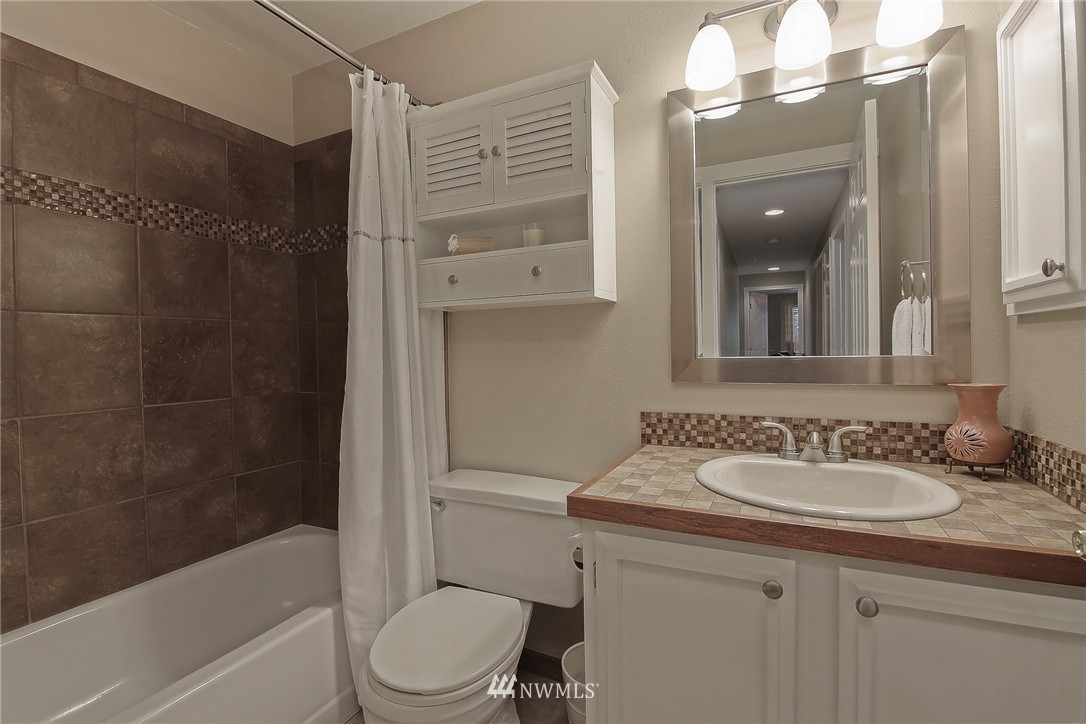 15619 140th Place Southeast Renton, WA 98058 - Photo 12 of 18 Gallery Image 12