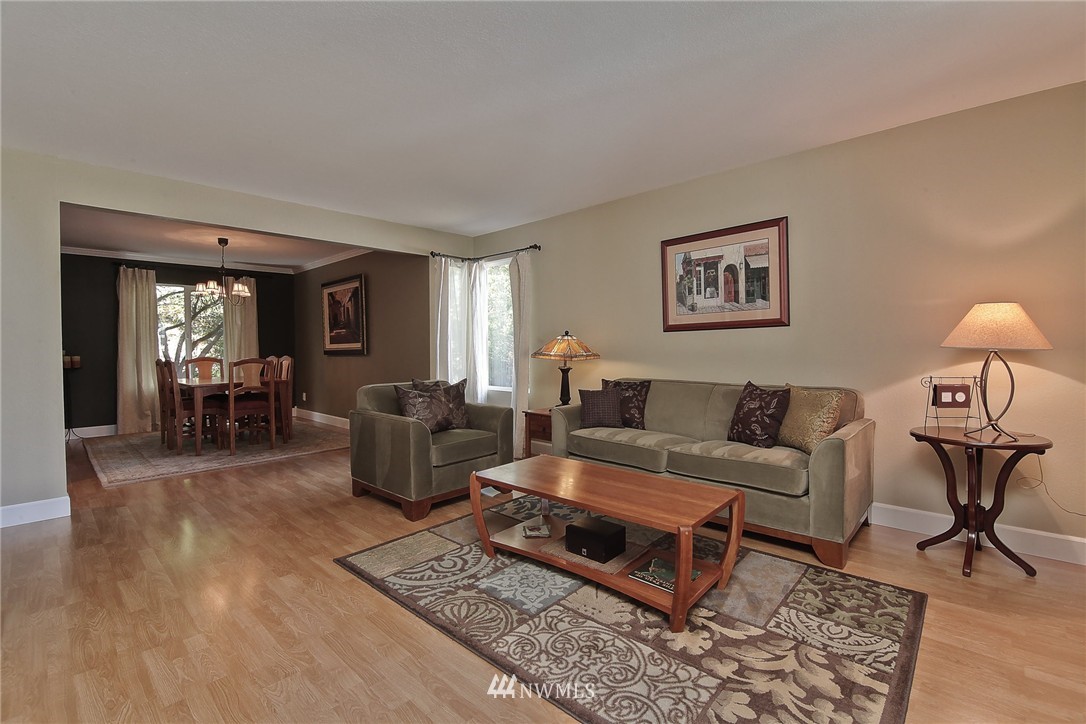 15619 140th Place Southeast Renton, WA 98058 - Photo 3 of 18 Gallery Image 3