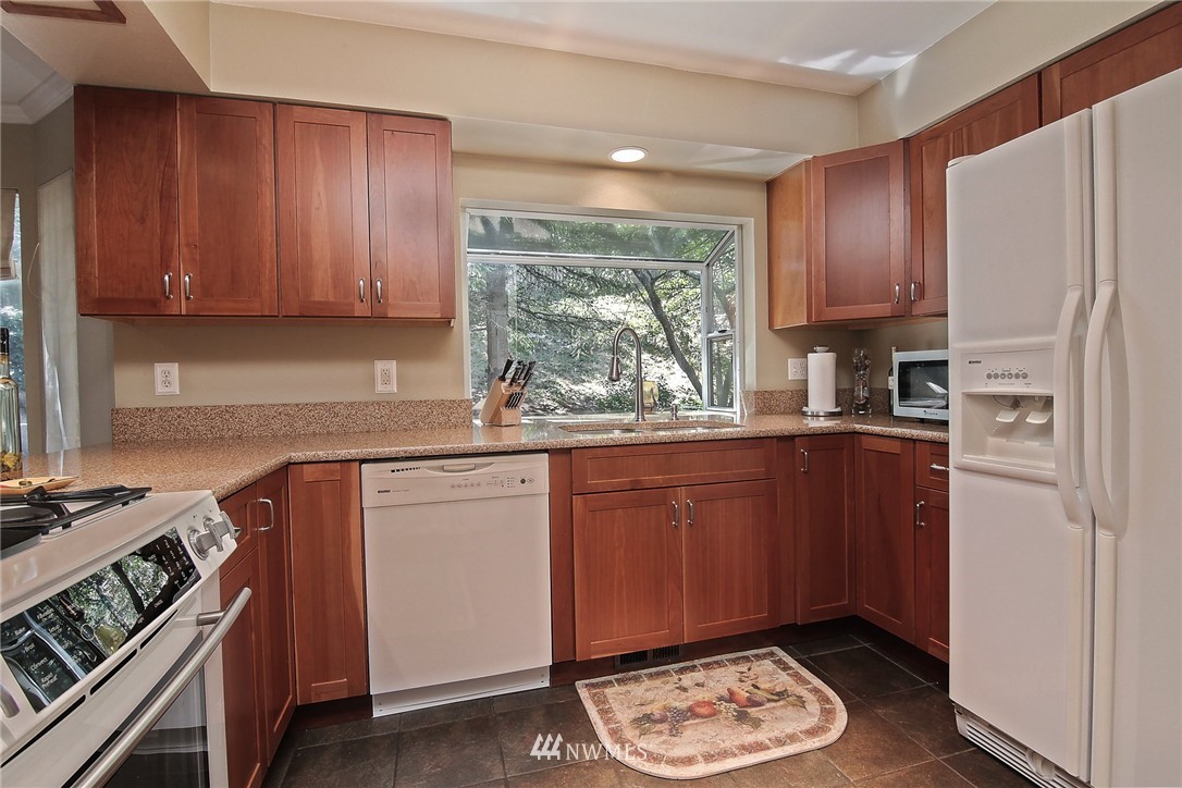 15619 140th Place Southeast Renton, WA 98058 - Photo 7 of 18 Gallery Image 7