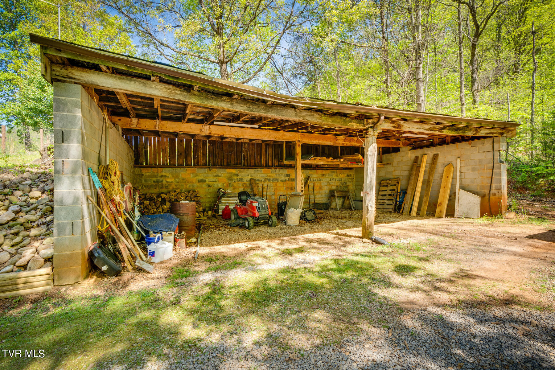 1025 Kitchen Branch Road Greeneville, TN 37743 - Photo 36 of 55 040