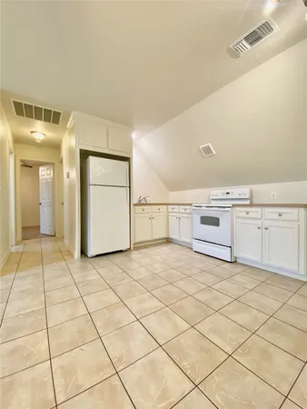 $1,250 | 18223 County Road 132, Unit 2, Pearland, TX 77581