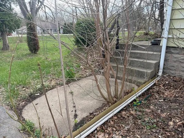 $299,999 | 10802 West Yorkhouse Road, Beach Park, IL 60087