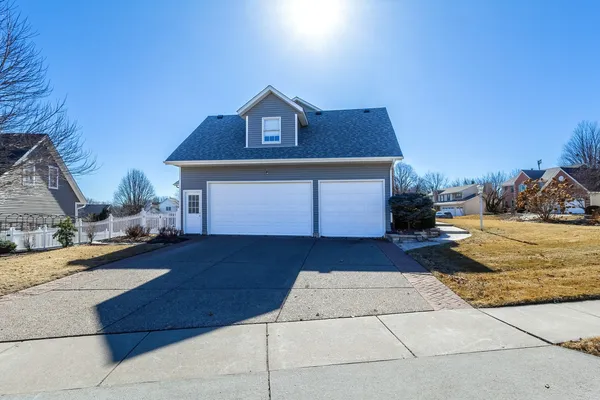 $649,900 | 2101 Nicholas Court, Bettendorf, IA 52722