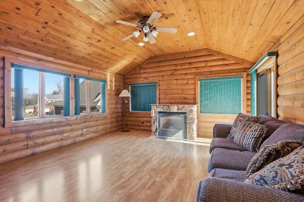 $649,900 | 2101 Nicholas Court, Bettendorf, IA 52722