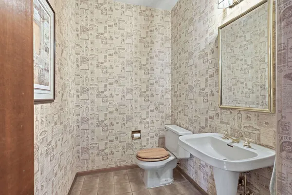 $649,900 | 2101 Nicholas Court, Bettendorf, IA 52722