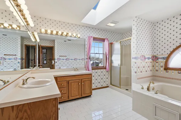 $649,900 | 2101 Nicholas Court, Bettendorf, IA 52722