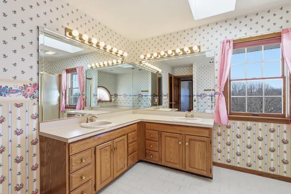 $649,900 | 2101 Nicholas Court, Bettendorf, IA 52722