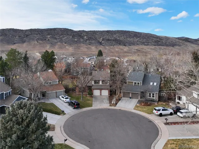 a view of multiple houses with a mountain