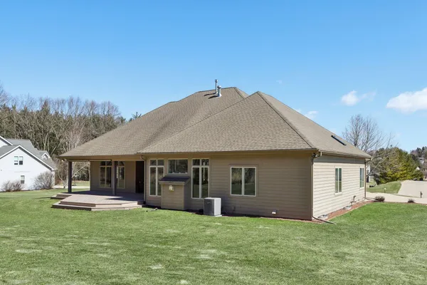$687,500 | 1520 Pamme Court, West Bend, WI 53090