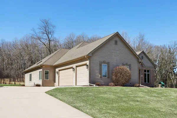 $687,500 | 1520 Pamme Court, West Bend, WI 53090