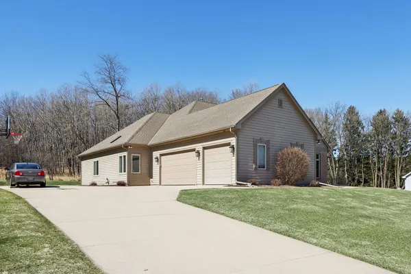 $687,500 | 1520 Pamme Court, West Bend, WI 53090