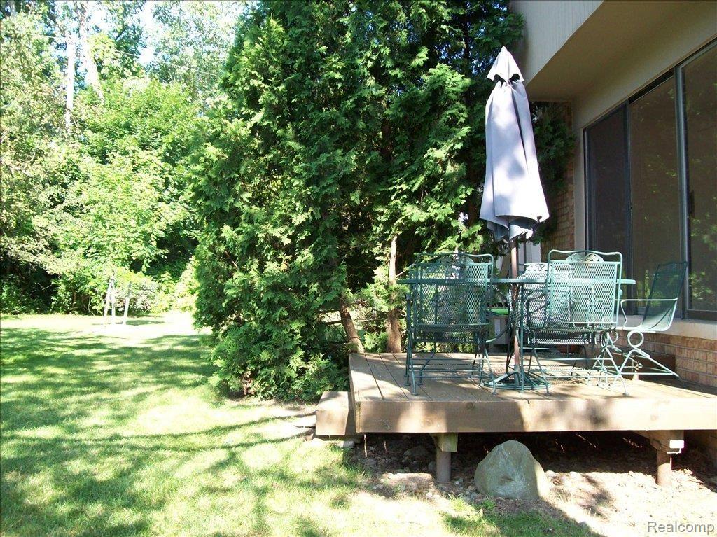 661 Oakbrook West, Unit 10 Rochester, MI 48307 - Photo 19 of 20 PEACEFUL DECK AREA