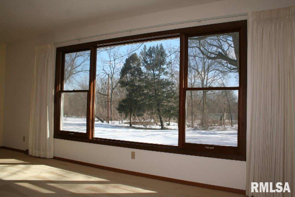 2615 Fairhaven Road Davenport, IA 52803 - Photo 2 of 17 Gallery Image 2