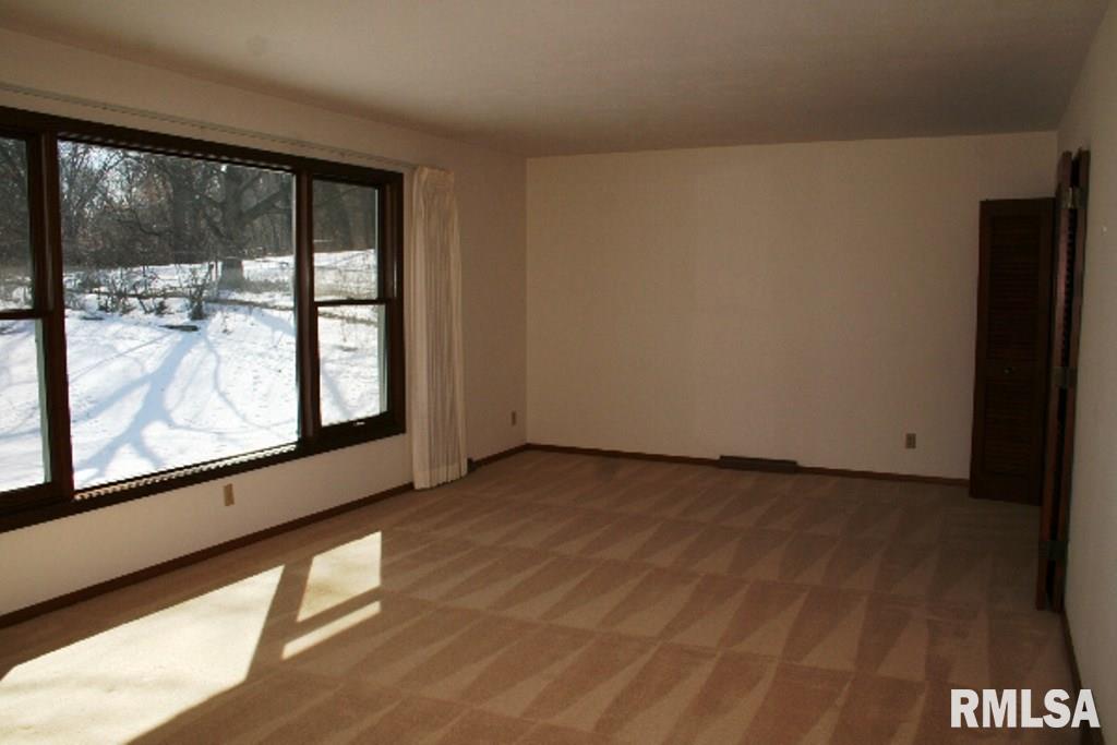 2615 Fairhaven Road Davenport, IA 52803 - Photo 3 of 17 Gallery Image 3