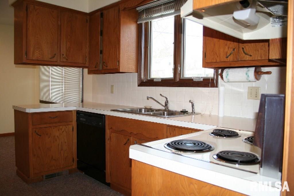2615 Fairhaven Road Davenport, IA 52803 - Photo 4 of 17 Gallery Image 4