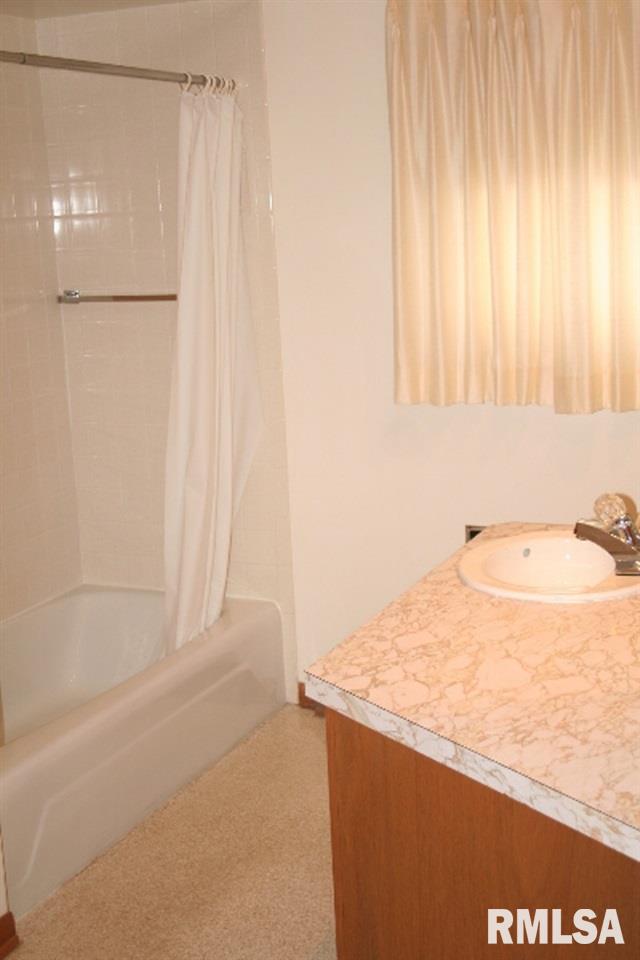 2615 Fairhaven Road Davenport, IA 52803 - Photo 7 of 17 Gallery Image 7