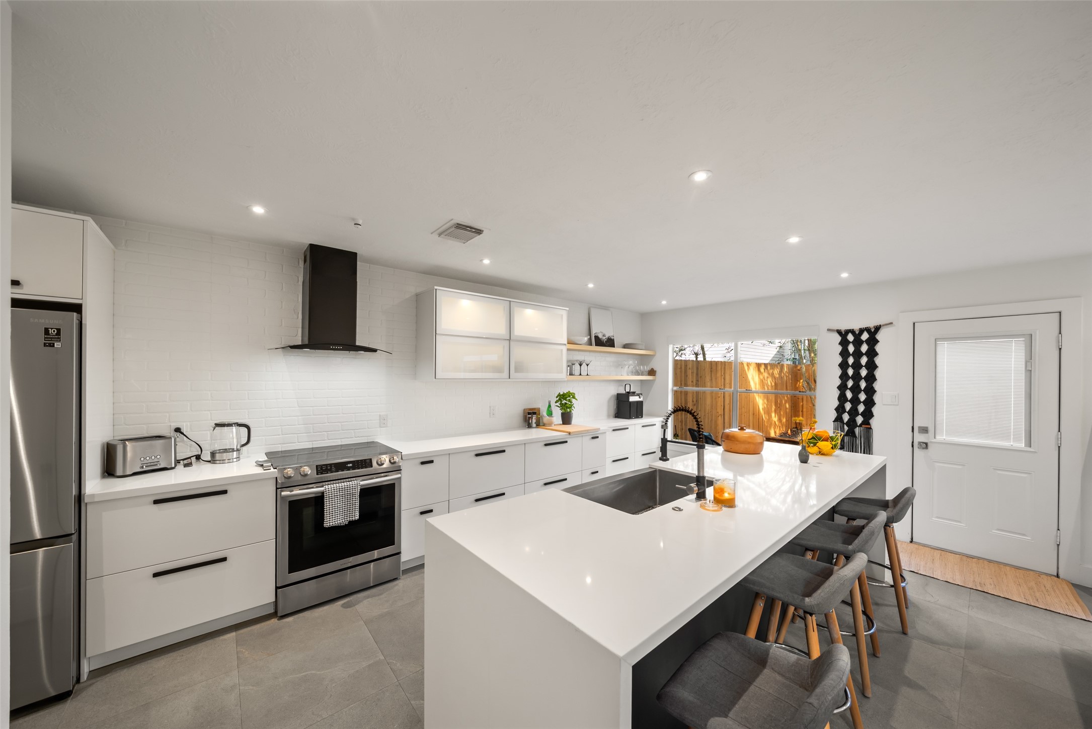 258 Sentry Maple Place The Woodlands, TX 77382 - Photo 7 of 27