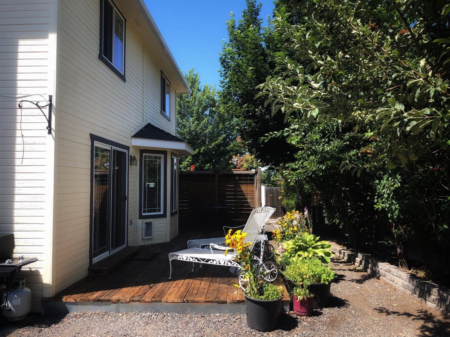 5915 Springcrest Way Klamath Falls, OR 97603 - Photo 17 of 24 Back deck
