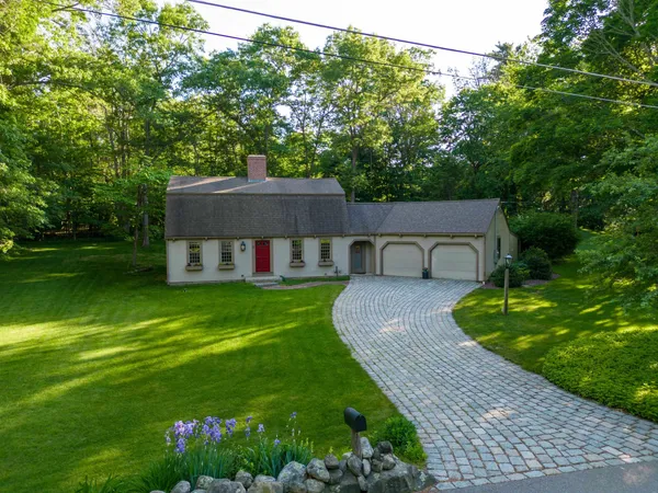 $675,000 | 2 Old Forge Road, Hampstead, NH 03841