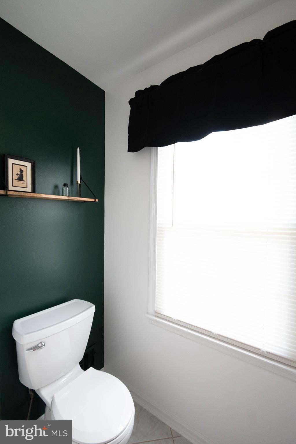 3049 Seminole Road Woodbridge, VA 22192 - Photo 12 of 37 POWDER ROOM