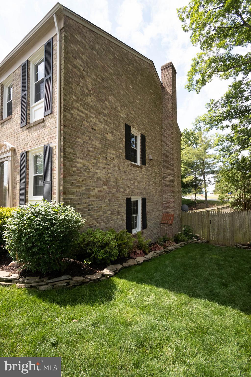 3049 Seminole Road Woodbridge, VA 22192 - Photo 4 of 37 SIDE OF HOME WITH EXTENSIVE PLANTINGS