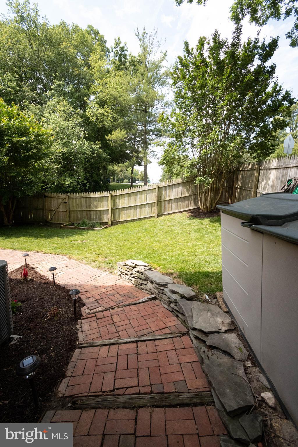 3049 Seminole Road Woodbridge, VA 22192 - Photo 5 of 37 BACKYARD WALKWAY