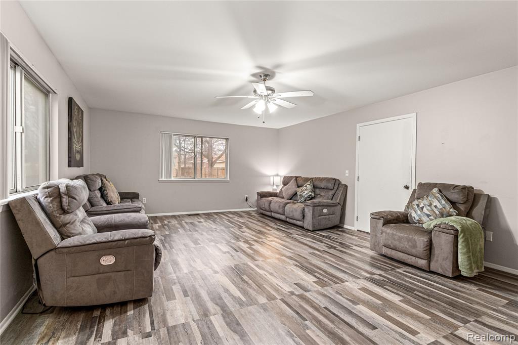 6429 North Beech Daly Road Dearborn Heights, MI 48127 - Photo 17 of 33