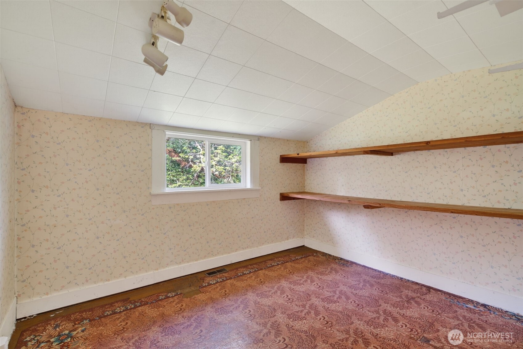 943 Fall Creek Road Longview, WA 98632 - Photo 12 of 40 a view of an empty room with a window