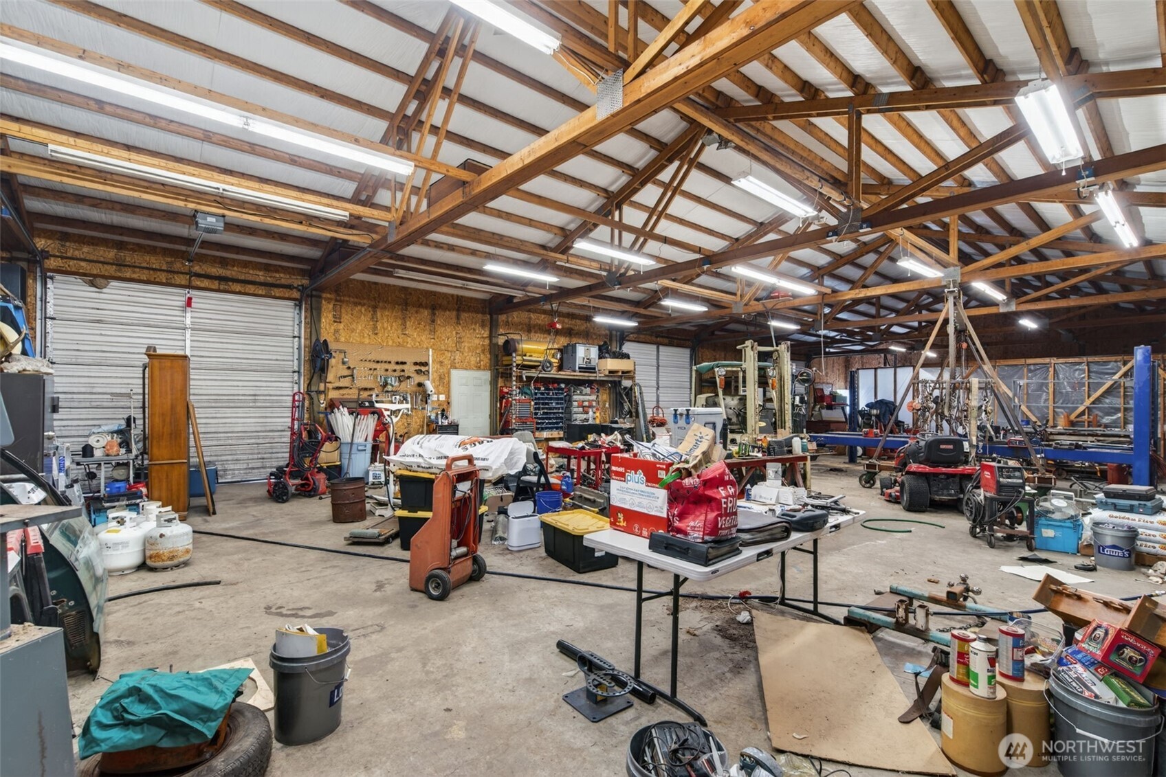 943 Fall Creek Road Longview, WA 98632 - Photo 26 of 40 a view of a room with gym equipment